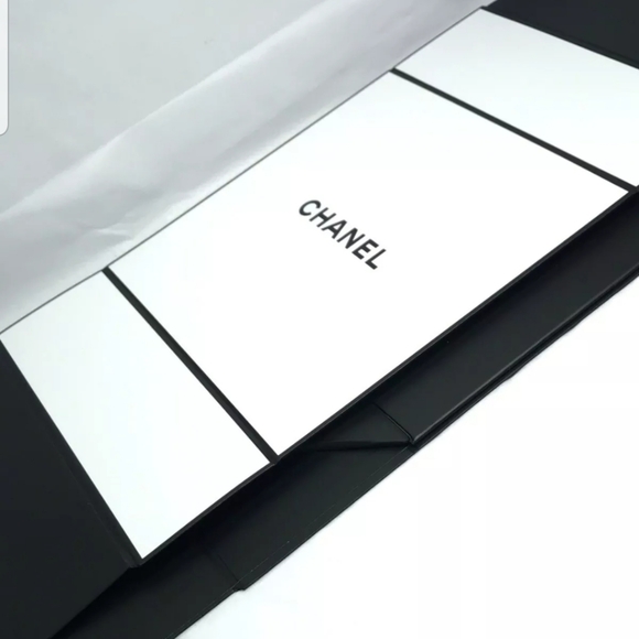 Chanel Gift Box - Picture 4 of 4